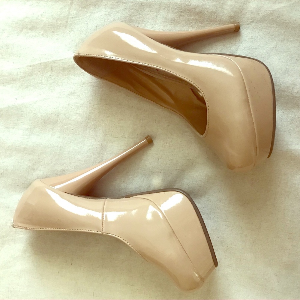 Shiny Nude Patent Pumps